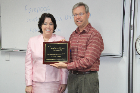 Director of the Southern Cross University English Center Ms. Suzanne Neeson presents a commemorative plaque to chair of the CNU Foreign Language Center, Dr. Damien Trezise.