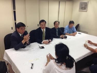 Professors Lu Ming-Jun (second from left) and Wan Meng-Wei (left) discuss details of a dual degree agreement with Dr. Joseph Auresenia and Professor Susan A Roces of the Department of Chemical Engineering at De La Salle University.