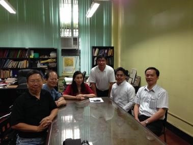 Professors Lu Ming-Jun (right) and Wan Meng-Wei (third from right) discuss details of a dual degree agreement with the chair of the Department of Chemical Engineering at the University of the Philippines, Dillman (third from left), Professor Rizalinda L. De Leon, and Professor Mark Daniel G. de Luna