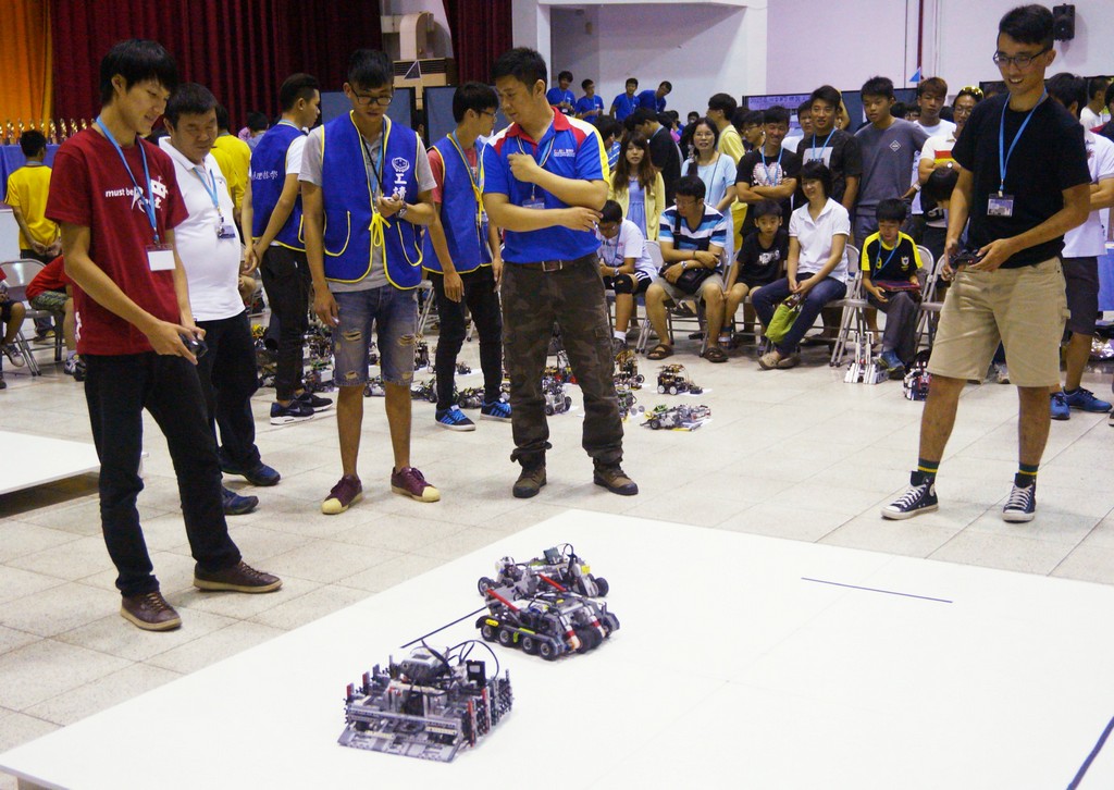 2015亞洲智慧型機器人大賽競爭激烈