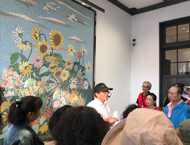 嘉藥儒學所邀請杜宜昌老師導覽台南市美術館一館，講解鎮館之寶-顏水龍的馬賽克壁畫