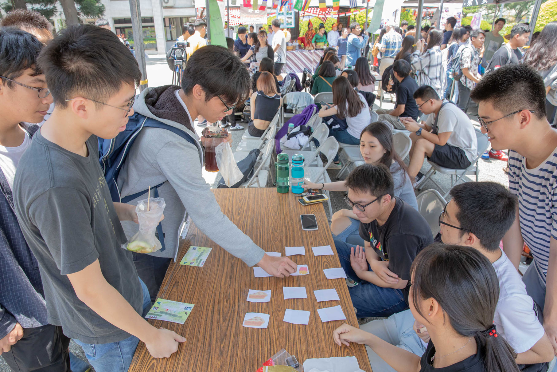 外語系學生設計創意英文闖關遊戲，學生樂在其中。