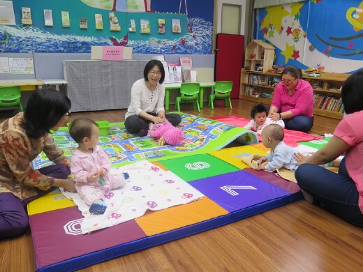 台南市安平區親子悠遊館辦理嬰兒感覺統合活動