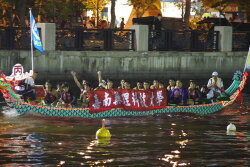 Students of the Department of Sports Management participate in a dragon boat racing contest