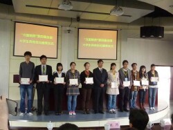 CNU student Lin Chi-Yi (second from left), winner of first prize at the Fangyuan Pharmaceutical and Chinese Medicine Forum, Nanjing