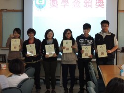 Presentation of scholarships to students in the Department of Medicinal Chemistry