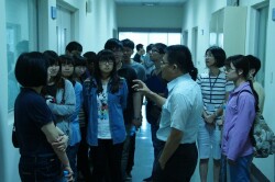 Section chief Mr. Chou takes students on a tour of Taiwan Salt Company