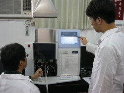 Lab class in instrumental analysis. Atomic absorption spectrometer