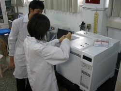 Lab class in instrumental analysis (gas chromatograph)