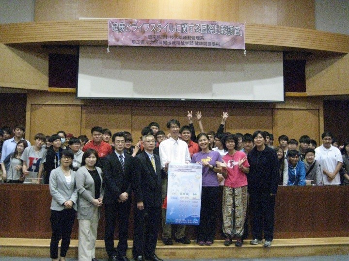 Professor Sakai Hiromichi from Saitama Prefectural University with staff and students from CNU