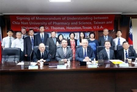 Group photo of the UST delegation with CNU executives