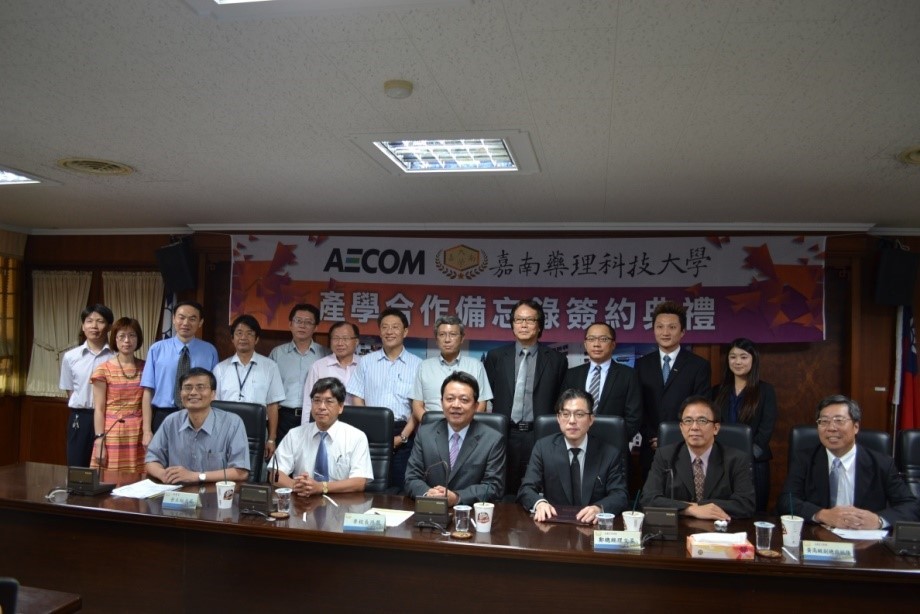 Group Photograph after the MOU signing