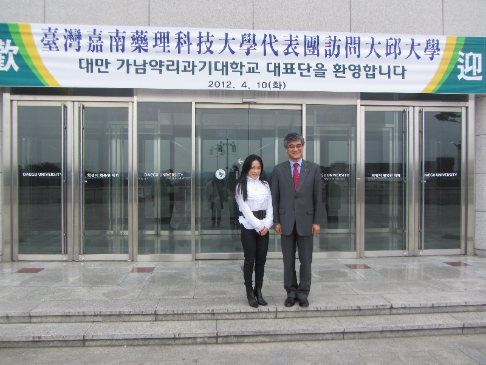 CNU vice president Dr. Chia-Sui Wang with the president of Daegu University, South Korea.