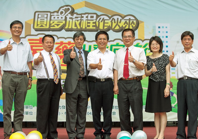 各嘉賓為活動進行揭幕儀式
