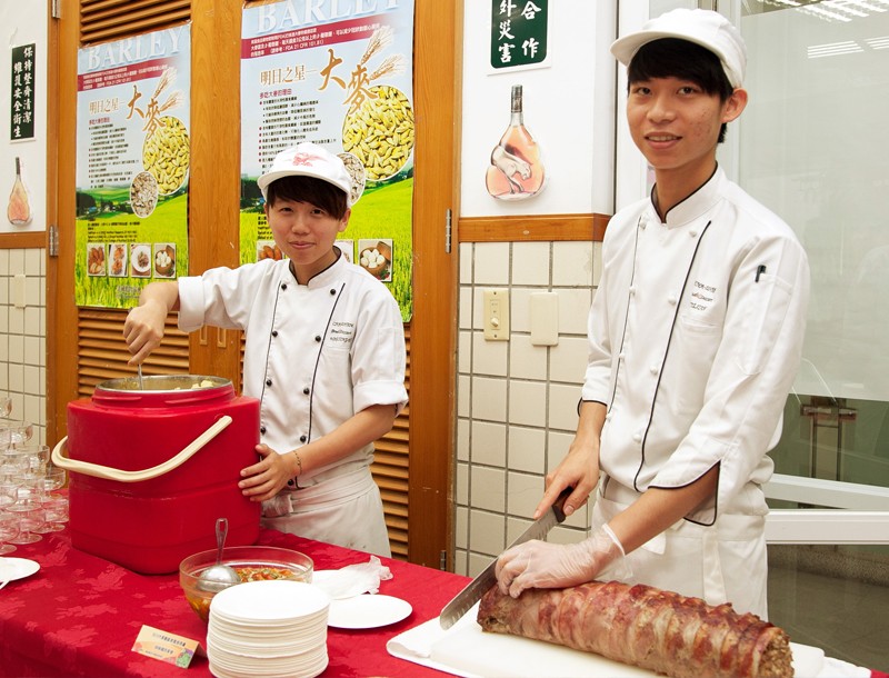 大麥與豬肉捲結合，好吃又營養