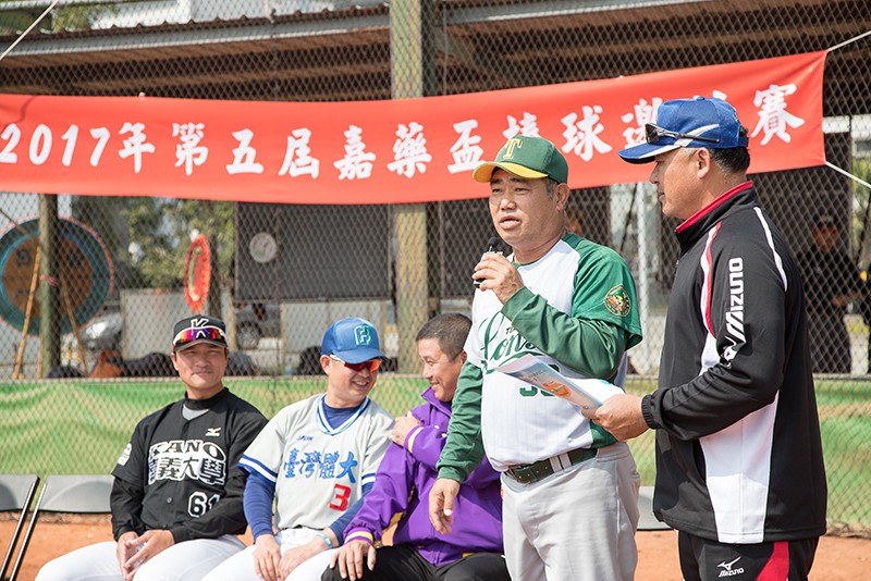 天津雄獅隊教練為開場致詞