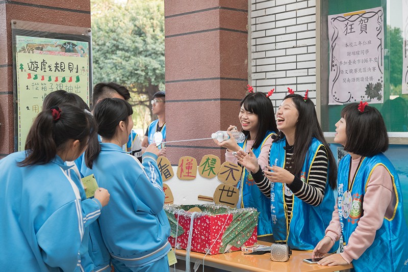 ｢看懂標示  健康一世｣組讓國中生在活動中認識食品標示的意義