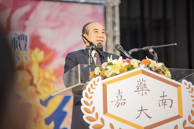 立法院王金平前院長到場為畢業生祝褔(校友胡家沛拍攝)