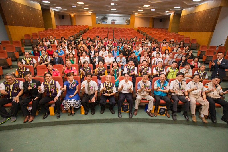 南台灣大學校友總會聯誼活動開幕式，與會貴賓合照