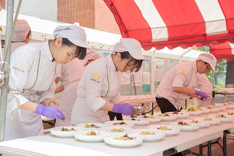 嘉藥餐旅系同學精心製作「永續餐桌」料理