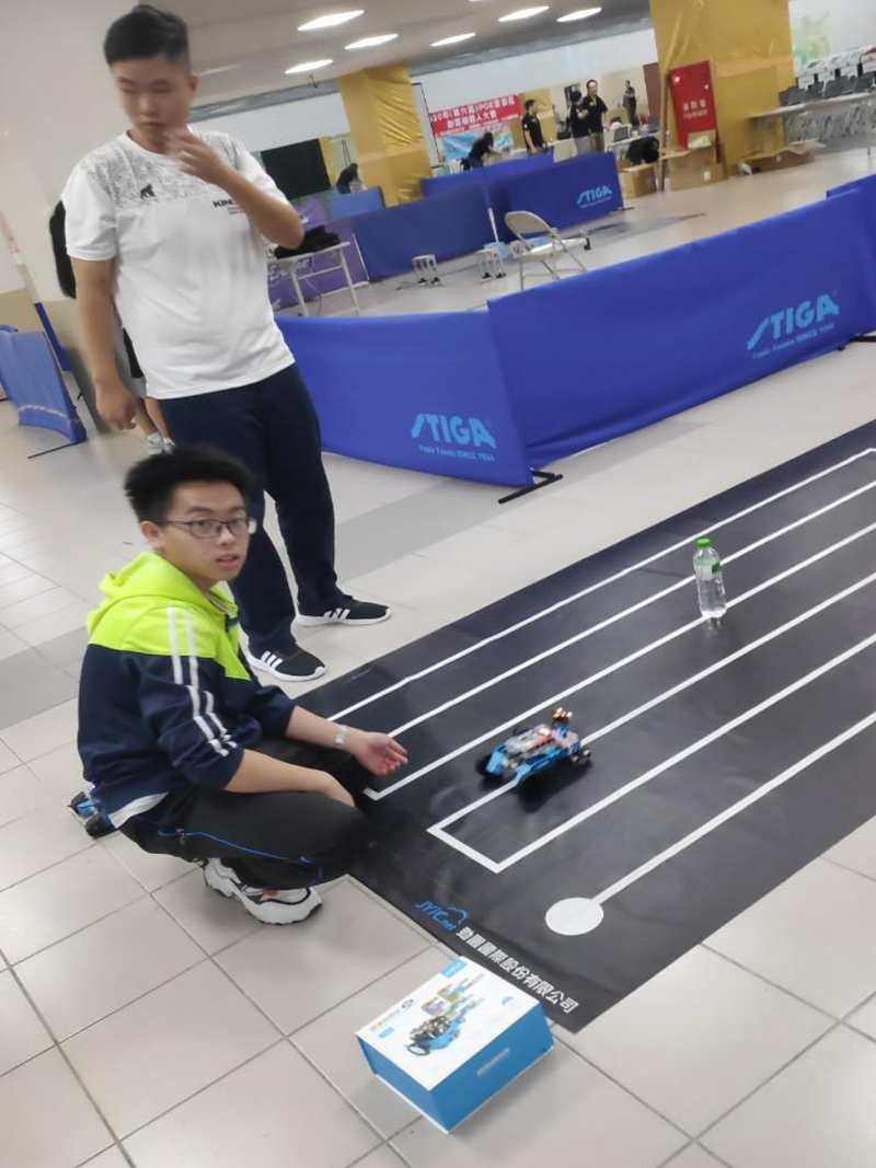 嘉藥資管系大一生遠征台北參加創客機器人大賽