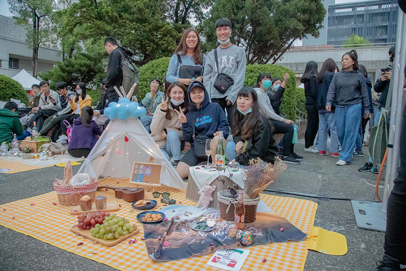 聖誕野餐佈置由食品系同學們獲得第一名