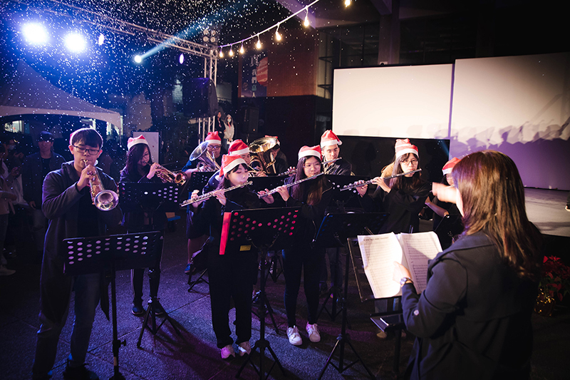 聖誕點燈活動特別邀請嘉藥管樂社演奏為活動增添佳節氣氛