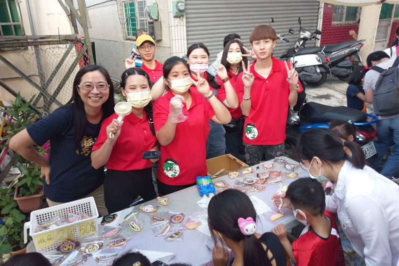 嘉藥觀光系師生在臺南市灣裡社區進行社區觀光教學活動