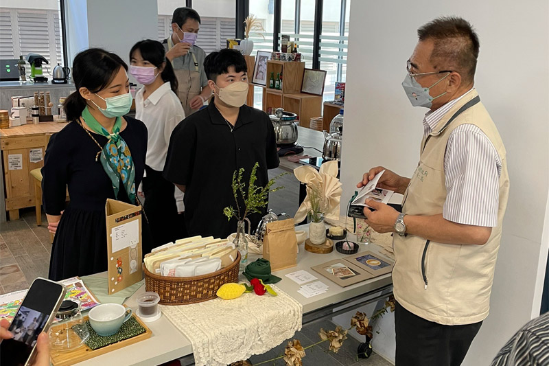 台南市勞工局局長王鑫基特別親臨現場嘉勉所有學員