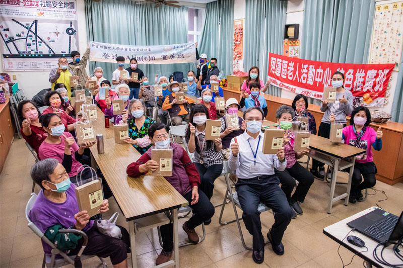 嘉藥研發銀髮族介護食品「銀養粥」贈送偏鄉長備食用