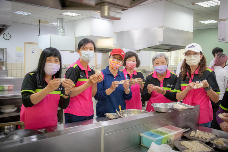 阿蓮區長輩們從做中學、學中做，學會各種飲食健康及食品安全的觀念