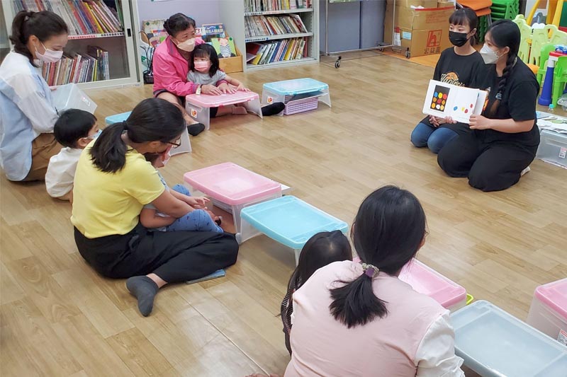 幼保系學生敘說繪本故事引起幼兒興趣