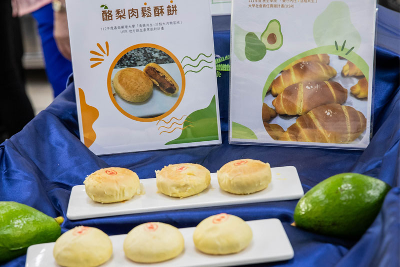 運用臺南大內區農產品酪梨，製作出嘉藥牌「酪鬆餅」