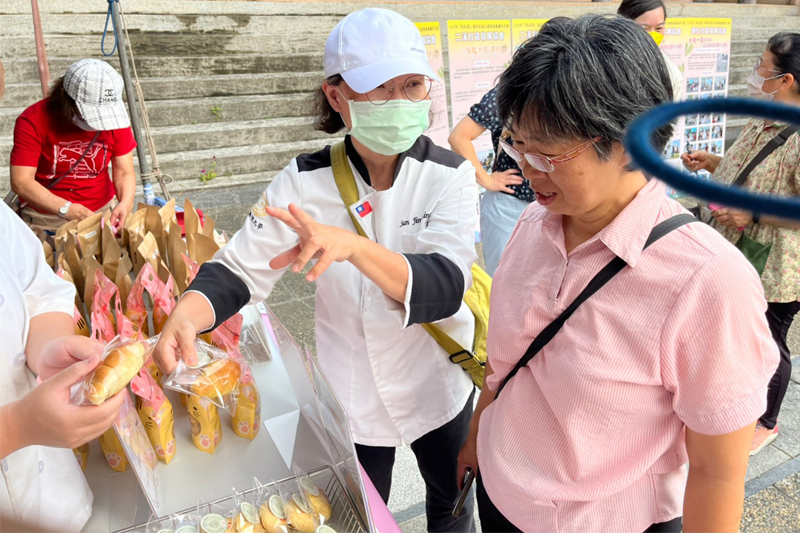 孫靖玲老師介紹結合大內農特產酪梨製作獨有的「酪梨鹽可頌」