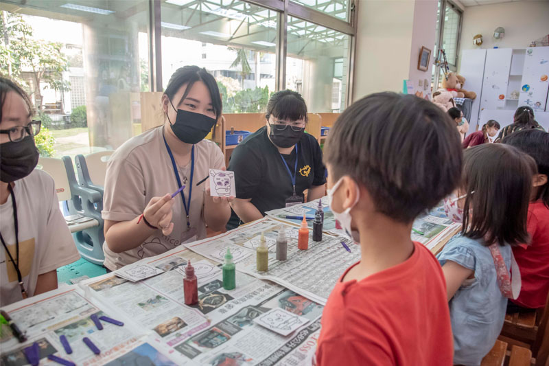 嘉藥幼保系學生用心解說闖關內容