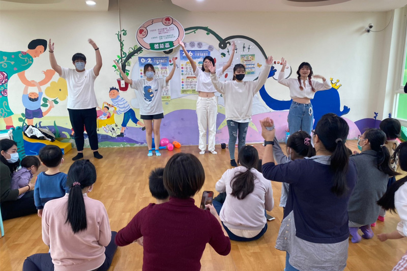 幼保系學生展現活力與精神，帶動新年歌律動