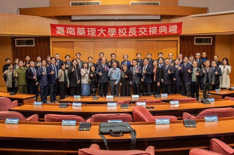 新任校長張翊峰將帶領嘉藥邁新高峰新願景開創新世代