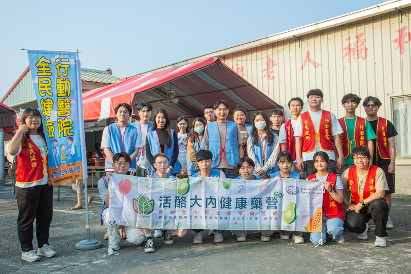嘉藥藥學系同學協助「行動醫院－全民健檢」活動