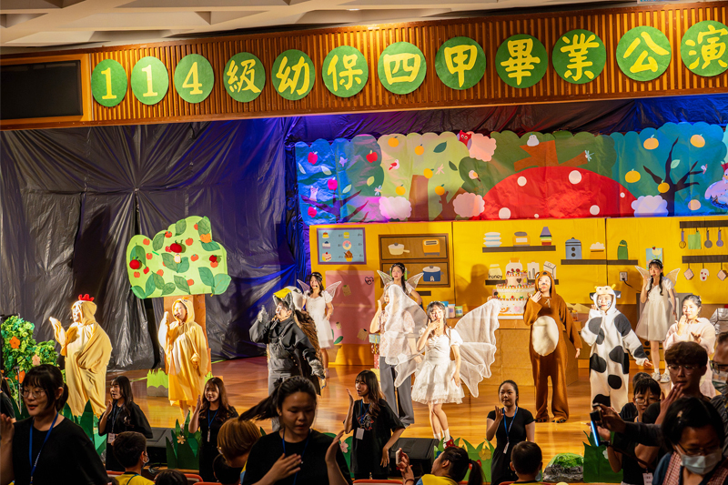 嘉藥幼保系原創兒童劇「森林甜點師」畢業公演現場大小朋友一同手舞足蹈同樂