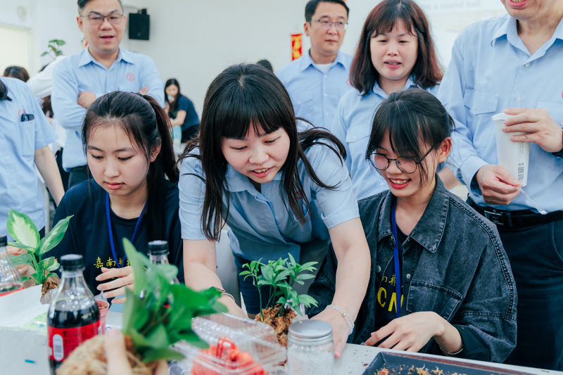 水苔球植栽DIY讓學生們透過親手操作了解施肥知識與環境議題
