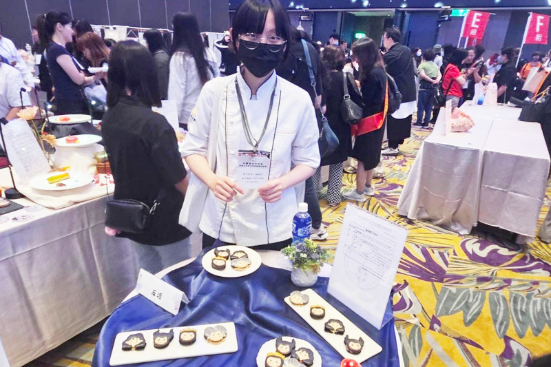 楊珮宇以造型創意杯子蛋糕類及造型創意馬卡龍類雙金牌