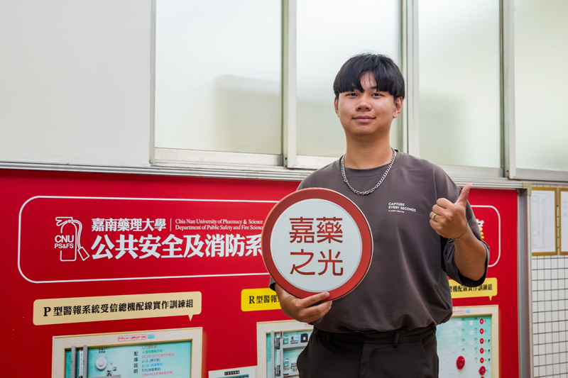嘉藥傅祺峰一舉通過「消防設備士」和「消防警察人員四等特考」雙項考試