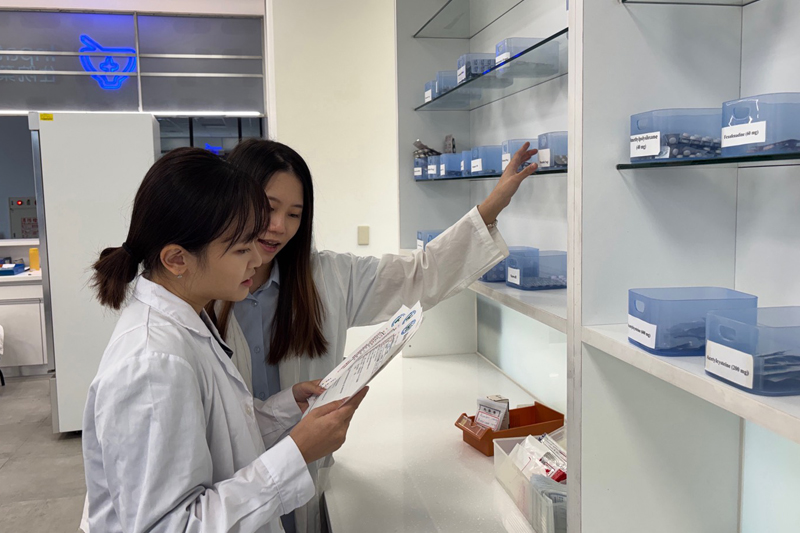 廖子瑜與梁郁如專題論文-減重藥研究,獲AASP2025 國際研討會肯定