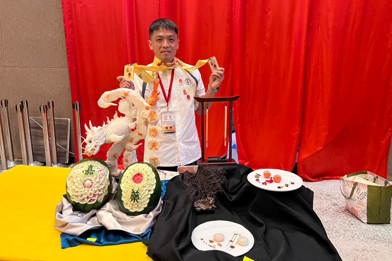 嘉藥生活系林宇志,以果雕作品「鰲遊天下」驚艷全場