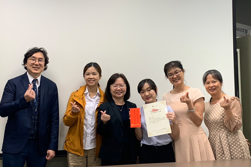 蕭軒懿實習期間表現優異，永信藥廠特蒞校頒獎