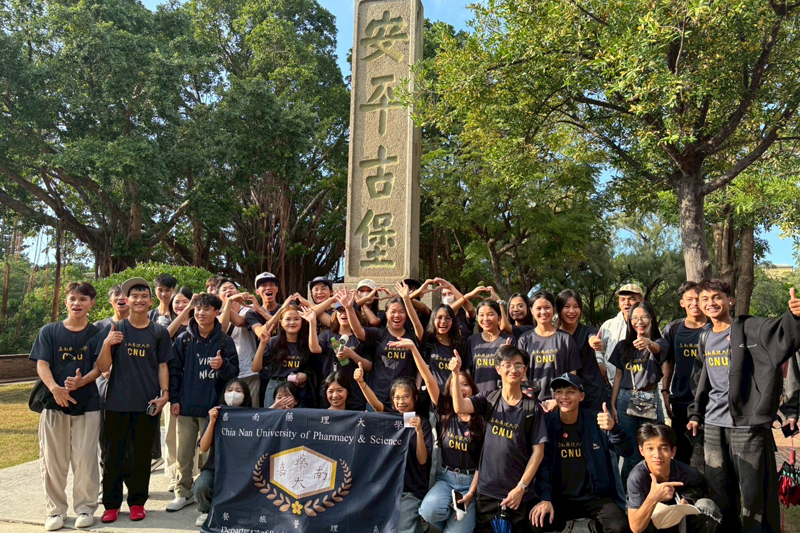 台南古都之旅助嘉藥國際生更加認識在地文化