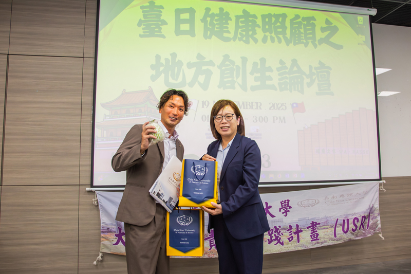 同為高雄地區的USR合作場域黃靖娟阿蓮里長共襄盛舉並提供贈與在特產芭樂