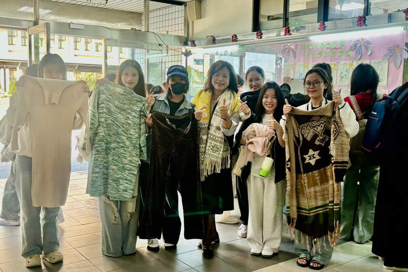 嘉藥越南國際生開心挑選適合自己的保暖衣物