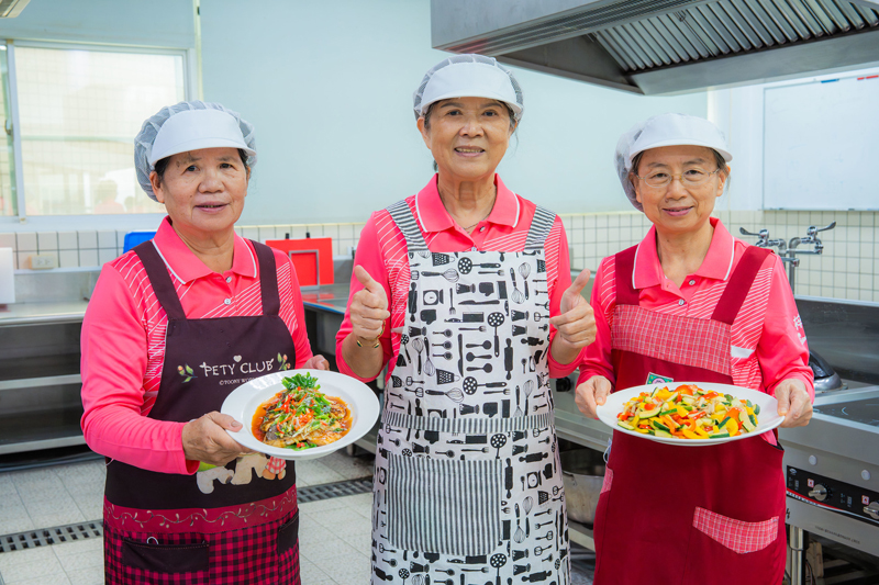 梓官區梓義社區發展協會以櫛瓜炒彩椒獲櫛瓜組優勝