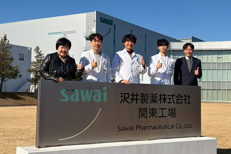 嘉藥藥學系王四切教授帶領學生姚宥安、朱錸德及陳翔裕赴日本東京八王子藥劑中心進行一個月的實務實習